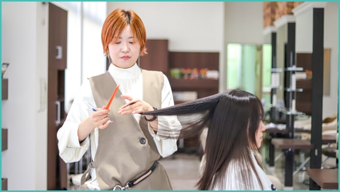 写真:スタイリストの女性